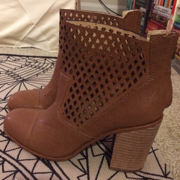 Calvin Klein Booties PRICE ⬇️ SOLD - Picture 2 of 4